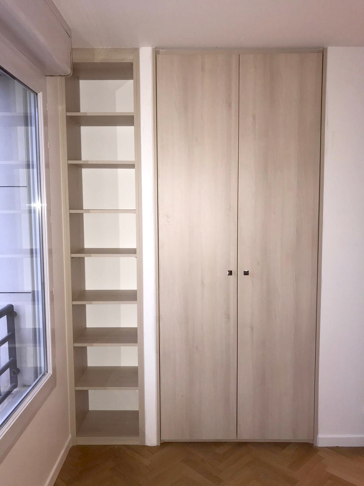 Aménagement Étagère – Appartement Pouillon